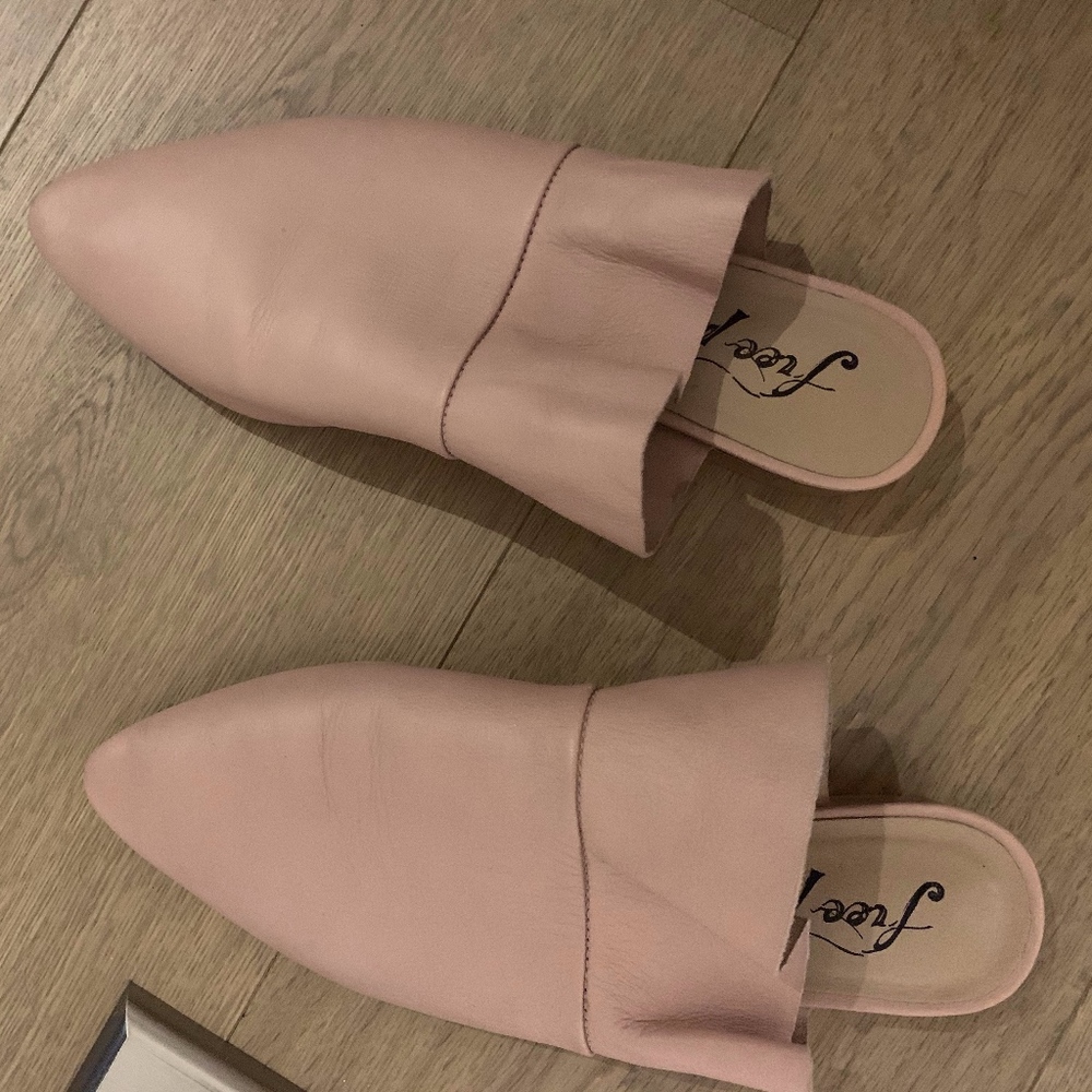 Free People Slides
